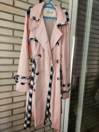 Gabardina rosa Kling con cuadros