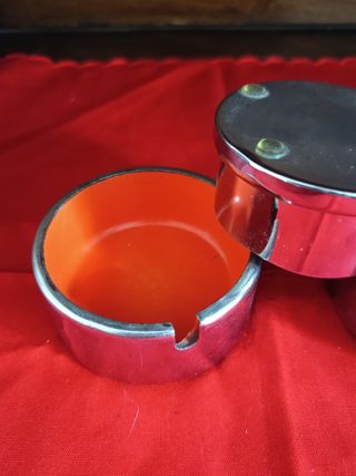 Pareja de Ceniceros Isamu Kenmochi