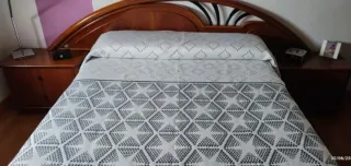 Cabecero y mesillas de madera