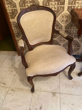 2 Cadeirões Clássicos Madeira Maciça