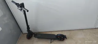 Patinete eléctrico negro