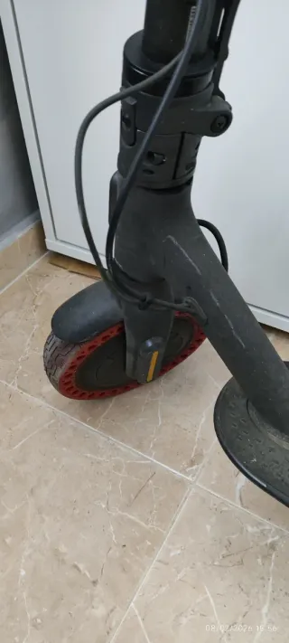 Patinete eléctrico negro