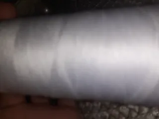 Bobina de hilo blanco