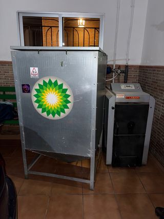 Caldera Lasian Biomax 35 kW con silo y sinfín