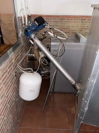 Caldera Lasian Biomax 35 kW con silo y sinfín