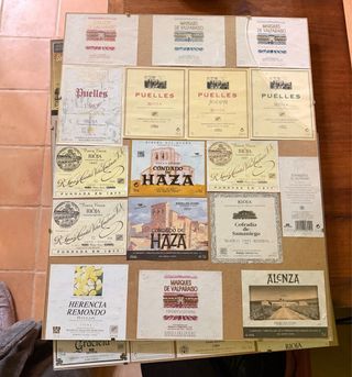 Colección de etiquetas de vino