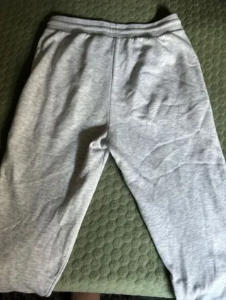 Pantalones deportivos grises