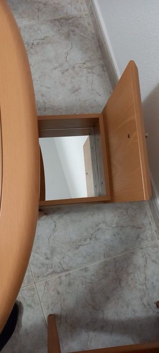 Mesa centro de cristal y madera con asientos