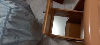 Mesa centro de cristal y madera con asientos