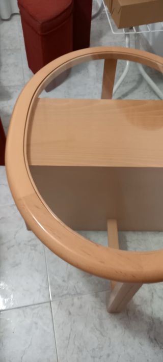 Mesa centro de cristal y madera con asientos