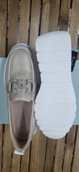 Mocasines dorados MySoft con rejilla beige