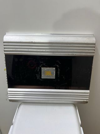 Amplificador JBL Negro y Plateado