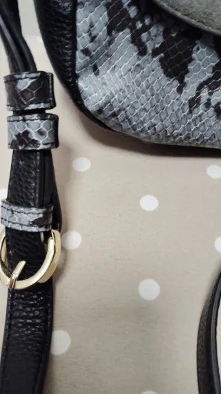 Bolso Tous Negro y Gris Piel Serpiente
