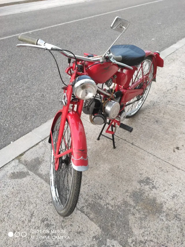 Moto Guzzi 65 Roja