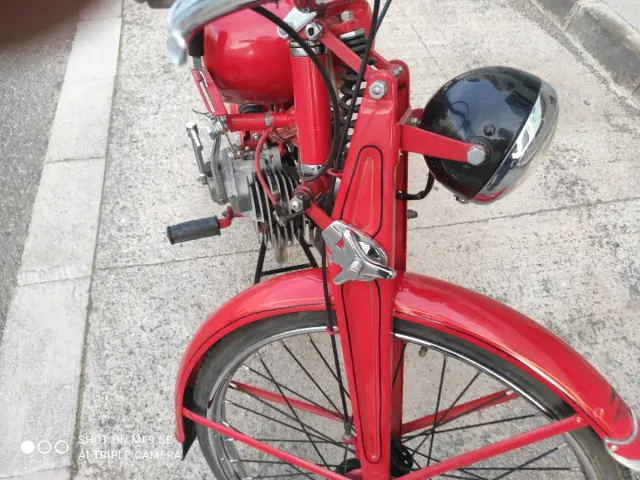 Moto Guzzi 65 Roja