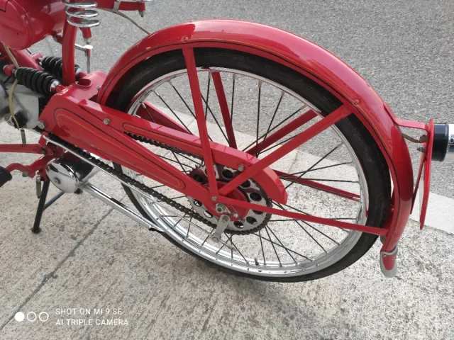 Moto Guzzi 65 Roja