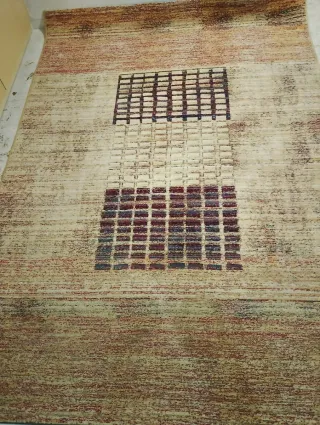 Alfombra de lana beige y roja