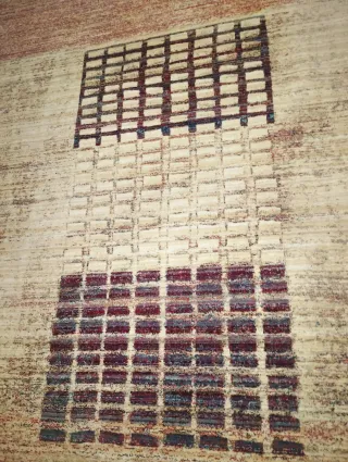 Alfombra de lana beige y roja