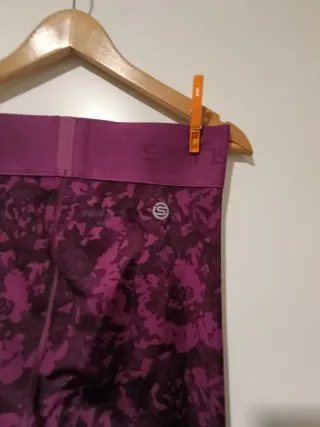 Leggings de lycra, marca SKINS, talla S