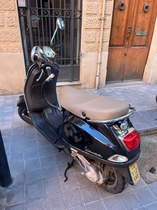 Vespa Scooter Negra Automática
