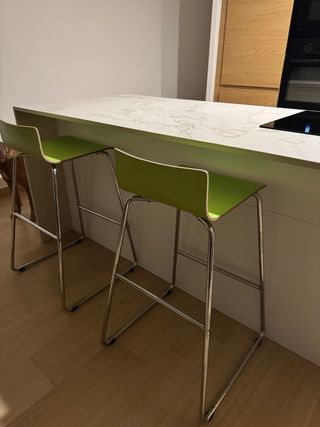 Taburetes verdes modernos