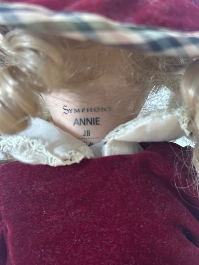 Muñeca Porcelana Symphony Annie