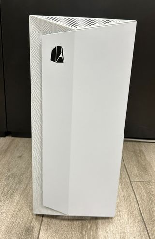 Ordenador sobremesa blanco