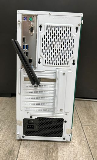 Ordenador sobremesa blanco