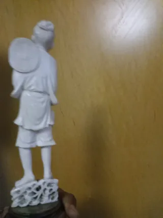 Estatua porcelana antigua  japonesa pescador