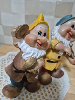 Figuras de cerámica de enanitos