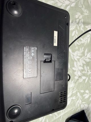 Radio despertador SANYO sin usar