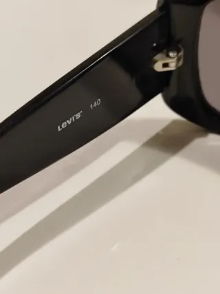 Gafas de sol mujer Levi's negras