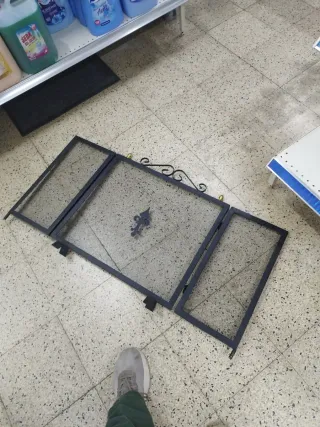 Protector chimenea metal negro y dorado