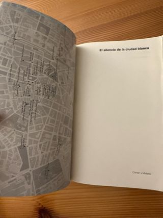 El silencio de la ciudad blanca: Trilogía de la...