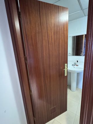 7 Puertas de Madera. Tres con cristal y 3 sin