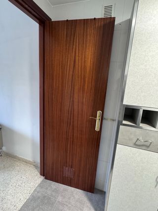 7 Puertas de Madera. Tres con cristal y 3 sin