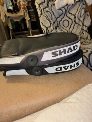 Manoplas SHAD negras y grises