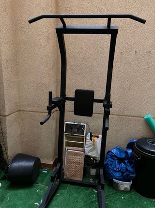 Máquina de dominadas y abdominales - gimnasio