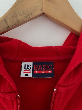 Sudadera roja con cremallera