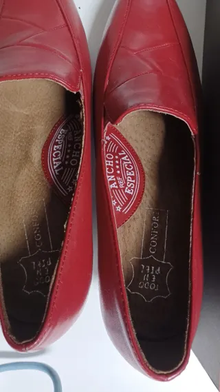 Zapatos de tacón rojos para mujer