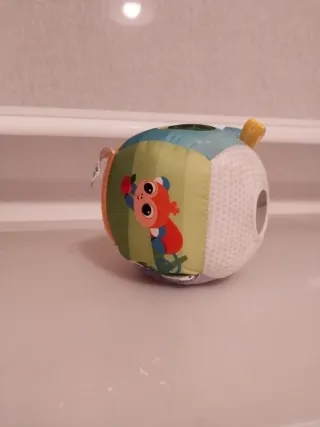 Pelota sensorial infantil con texturas