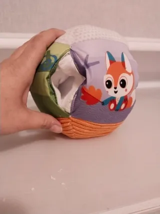 Pelota sensorial infantil con texturas