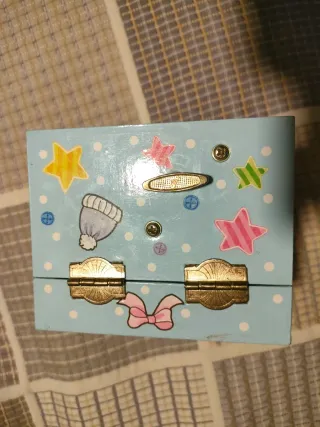 Caja de música infantil con espejo