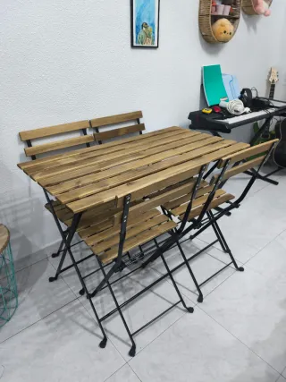 Mesa y 4 Sillas de Jardín