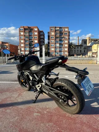 Honda CB 125 R Negra