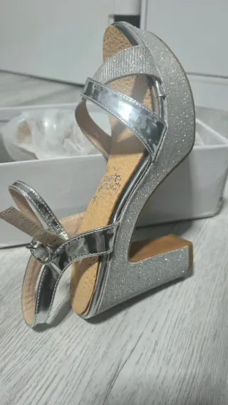 Zapatos de fiesta plateados tacón