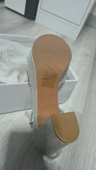 Zapatos de fiesta plateados tacón