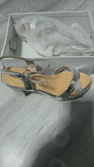 Zapatos de fiesta plateados tacón