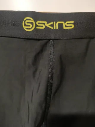 Leggings Pirata SKINS licra, S