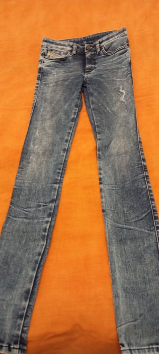 Pantalones vaqueros Diesel. NUEVOS